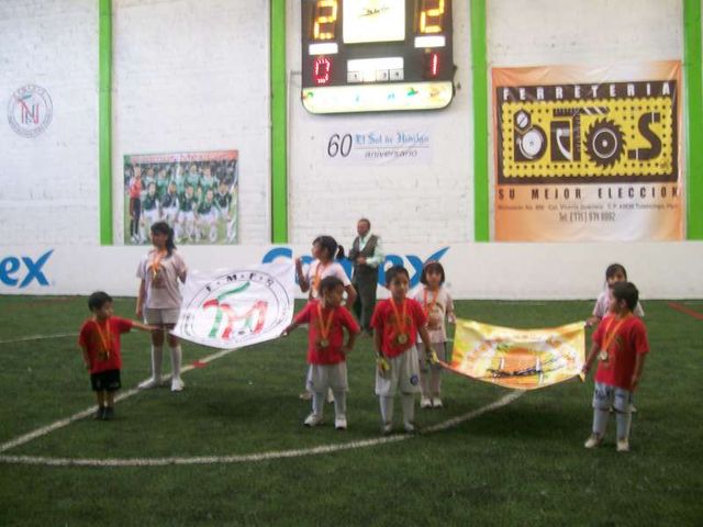 DESFILE APERTURA 2010